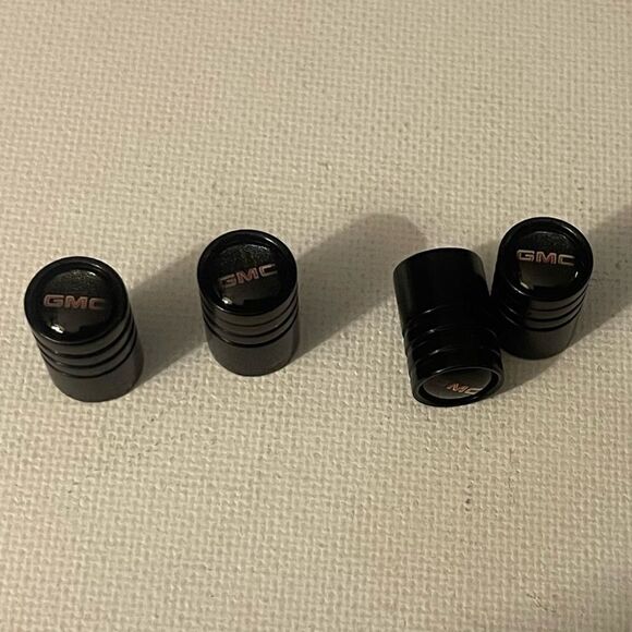 GMC Logo valve Stem caps in Black set of 4 NWT - Picture 3 of 4